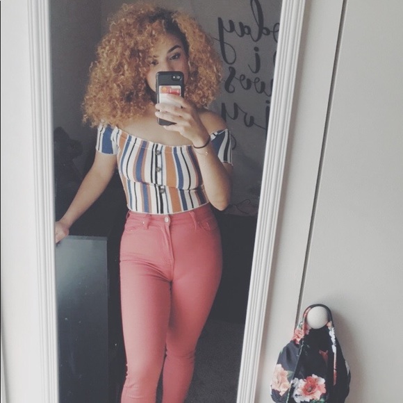 💙Off Shoulder Ruffled Crop Top🧡 - Picture 6 of 6